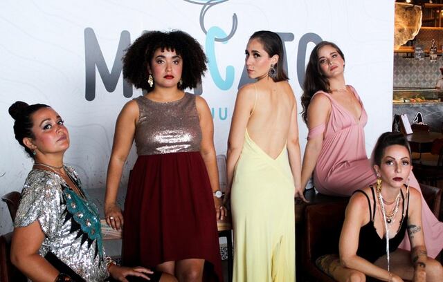 Mujeres changuitas llegan a Mall of San Juan