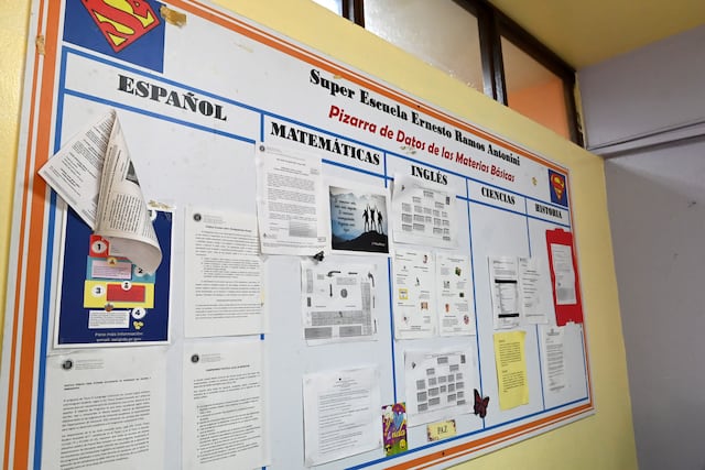 Otorgan permanencias a 775 maestros de escuelas públicas