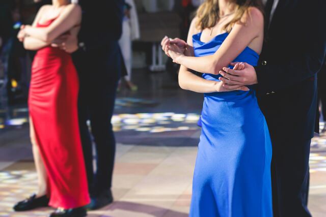 Regresa iniciativa de donaciones vestidos de fiestas de graduación en San Juan