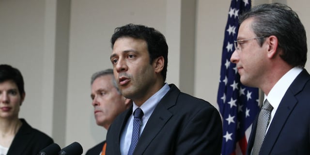 Gobierno insiste en dos opciones: recortes o reforma contributiva