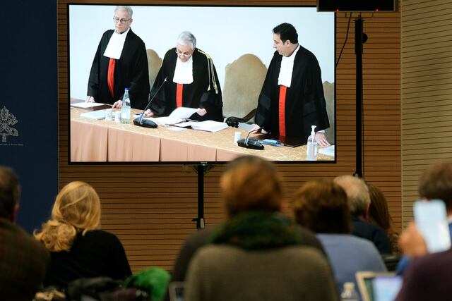 Tribunal del Vaticano condena a cardenal por malversación en juicio sobre finanzas