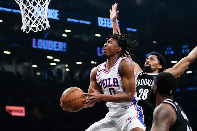 Tyrese Maxey sobrepasa su propio récord