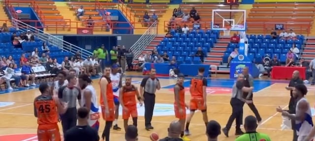 VIDEO: Se forma trifulca en partido de los Atléticos y Cariduros