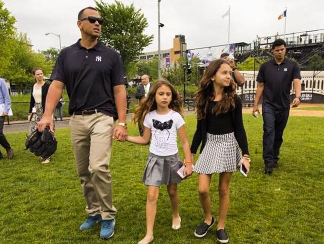 Hija de ARod deja a JLo con la boca abierta
