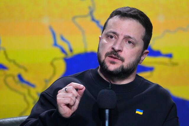 Presidente de Ucrania evalúa movilizar 500 mil efectivos adicionales