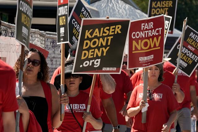 Miles de trabajadores de la salud mental se van a huelga en Estados Unidos