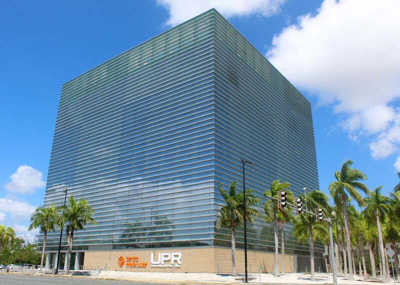 El Centro de Investigación en Ciencias Moleculares, en Río Piedras, es una corporación sin fines de lucro creada en 2004 por el Gobierno como un ente externo para reducir su exposición a la inestabilidad en la gobernanza de la UPR.
Foto por Víctor Rodríguez Velázquez | Centro de Periodismo Investigativo
