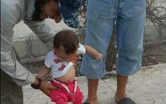 Simpatizantes de ISIS publican video de bebé pateando cabeza