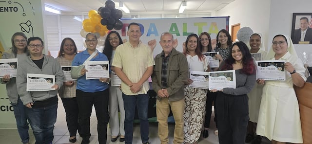 Toa Alta gradúa más personas en lenguaje de señas