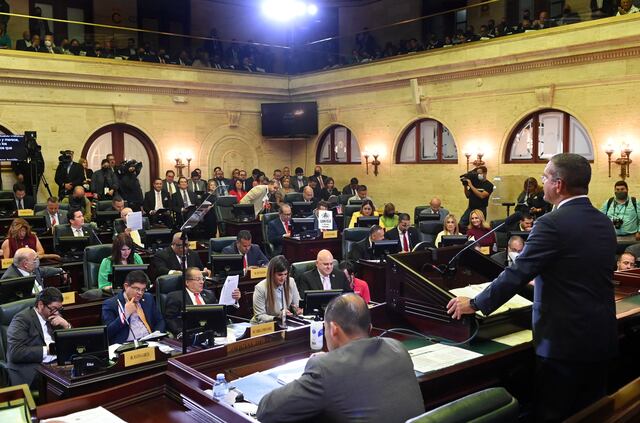 “Por error técnico” casi le pasan por encima al veto del gobernador en la Cámara