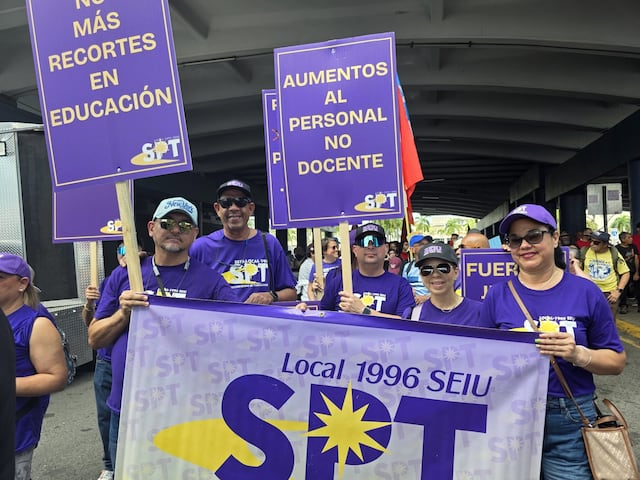 Trabajadores y trabajadoras piden justicia salarial este primero de mayo