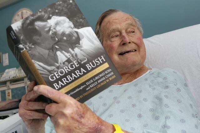 Bush padre, el primer expresidente estadounidense en cumplir 94