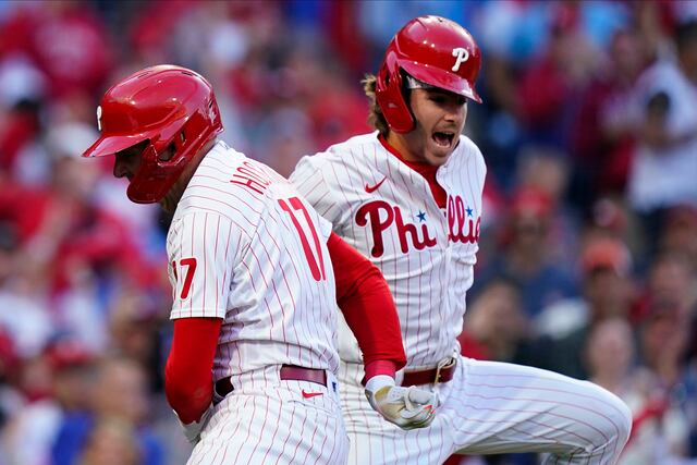 Filis abusan de los Bravos y se ponen a ley de uno de eliminar a los campeones