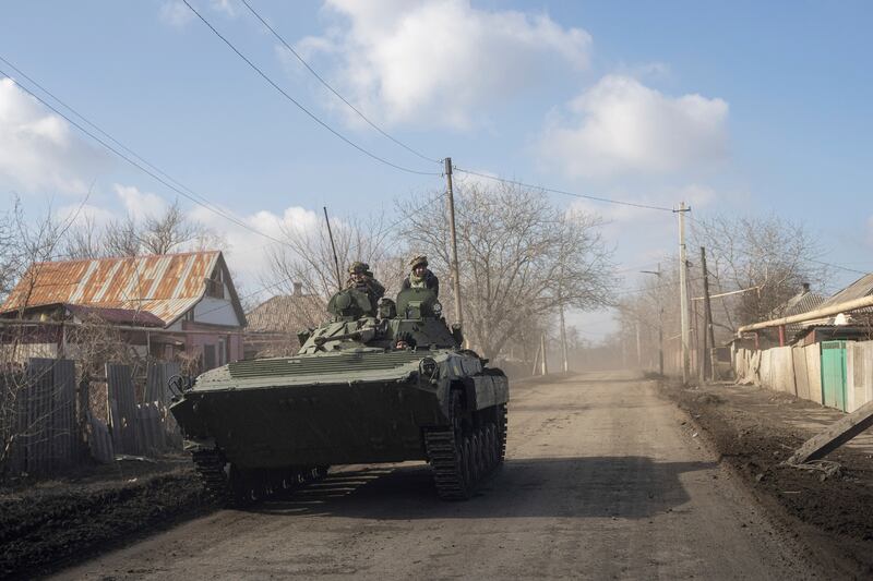 Militares ucranianos desplazan a las fuerzas armadas de Rusia en Bajmut