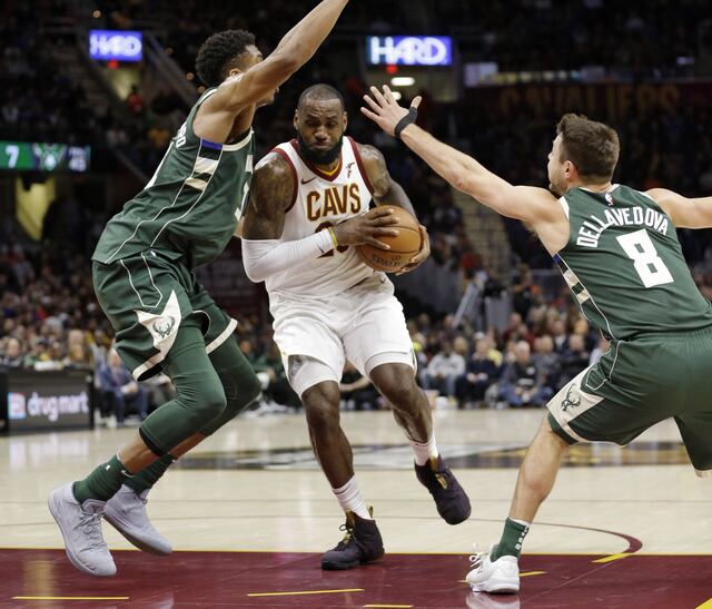 LeBron James protagoniza primera expulsión en su carrera