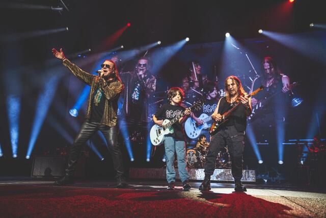 Niño de 8 años se roba el show en concierto de Maná