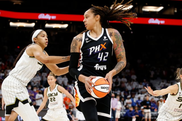 Juzgado ruso prolonga arresto de estrella de la WNBA hasta el 19 de mayo