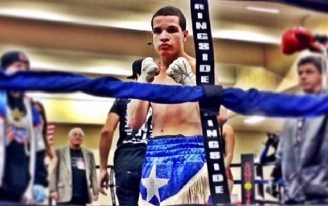 Boxeador boricua de 17 años hace historia en su debut profesional