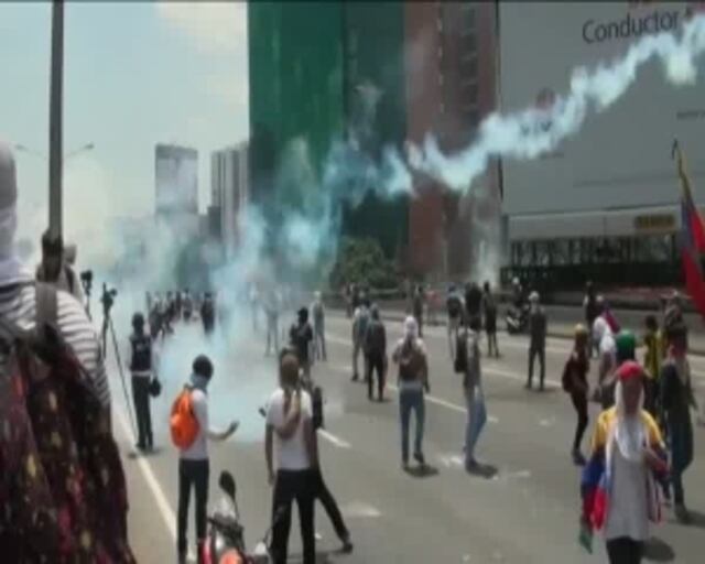 Investigan suceso en que fueron heridos policías y muerte de joven venezolano