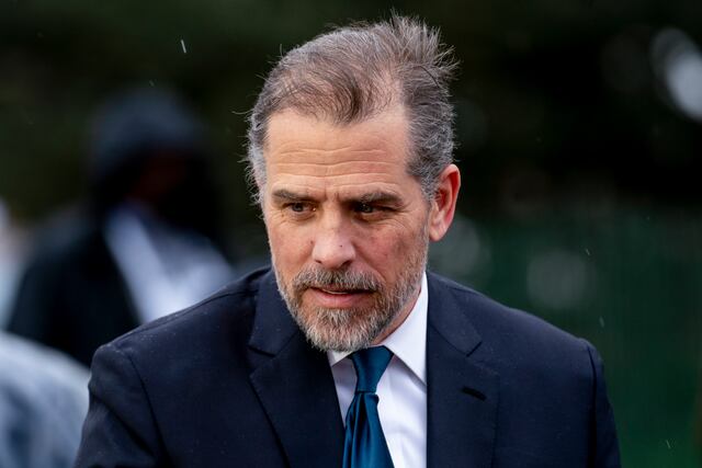 Acusan al hijo de Joe Biden de evasión fiscal y posesión de armas