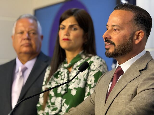 Senadores populares exigen interpelación al Secretario de Salud ante caso Domenech y Politank