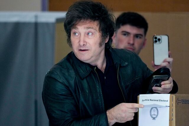 Economista de ultraderecha será el próximo presidente de Argentina