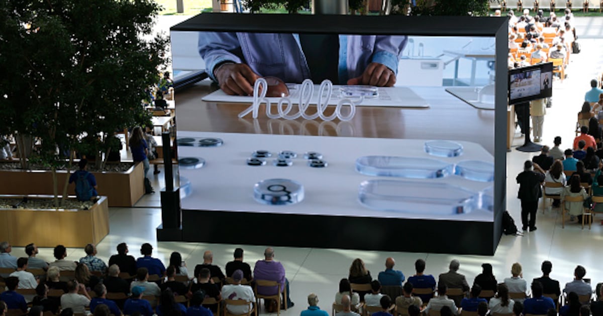 Apple anunció el nuevo diseño de software “Liquid Glass” | Metro Puerto ...
