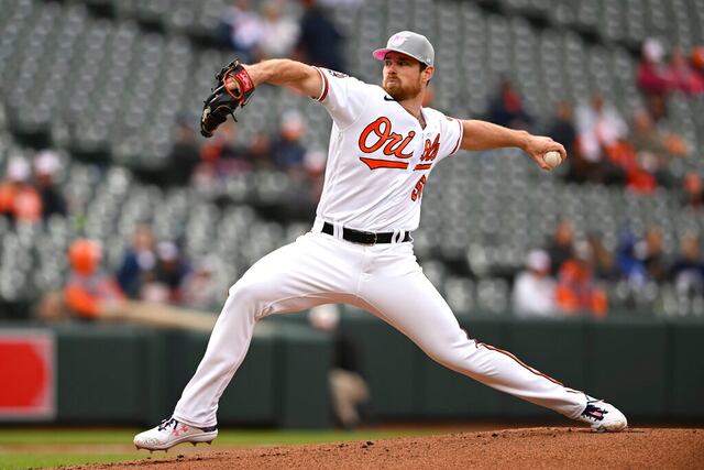 Reales y Orioles dividen honores en doble cartelera