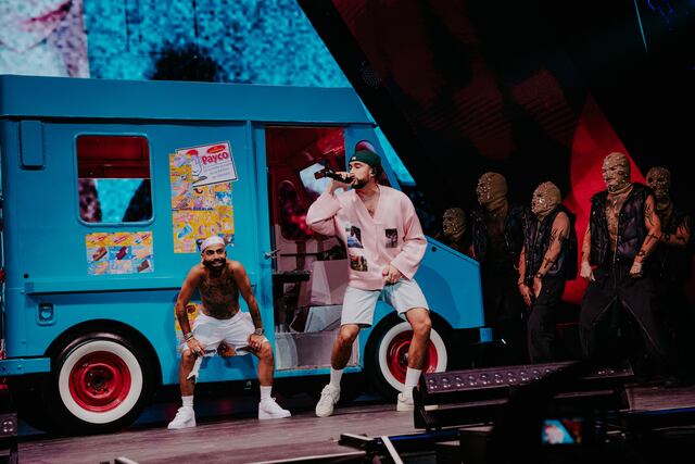 Arcángel llega como invitado a la décima función de la residencia de Bad Bunny en el Choli