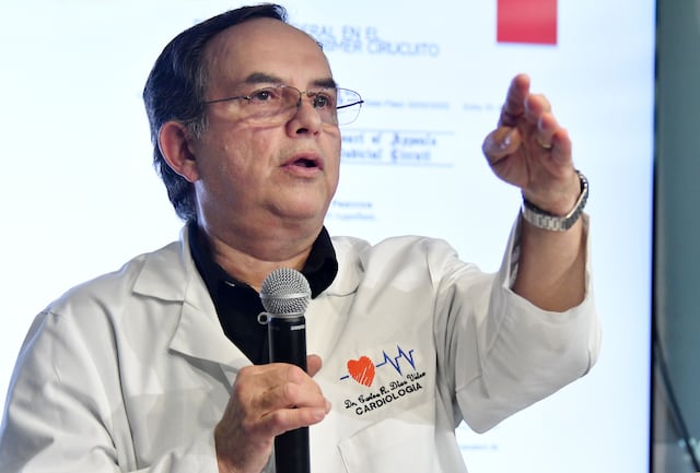 Médicos emigran por conflictos con aseguradoras, comprueba estudio