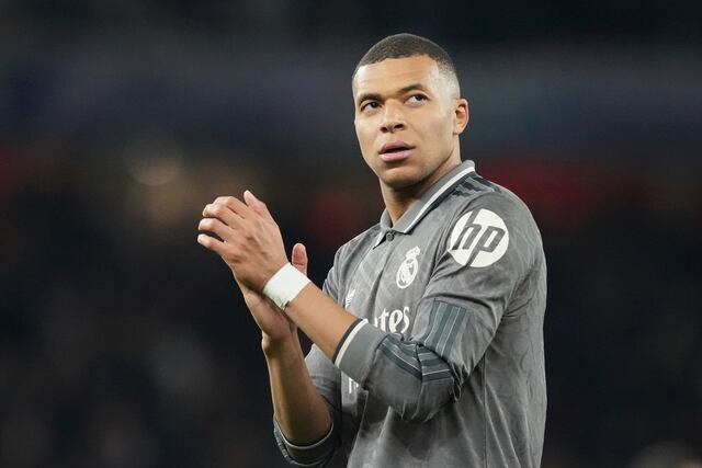 Mbappé anota un gol, pero no logra llevar al Madrid al título de Copa ante el Barcelona