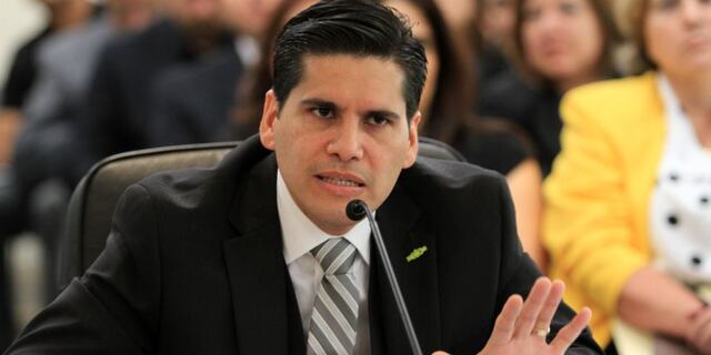 Monitorean entrega de muebles a consumidores afectados de Ashley Furniture