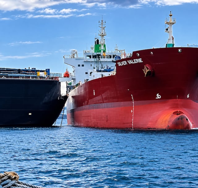 Embarcación de combustible choca con otro barco en el Muelle de San Juan