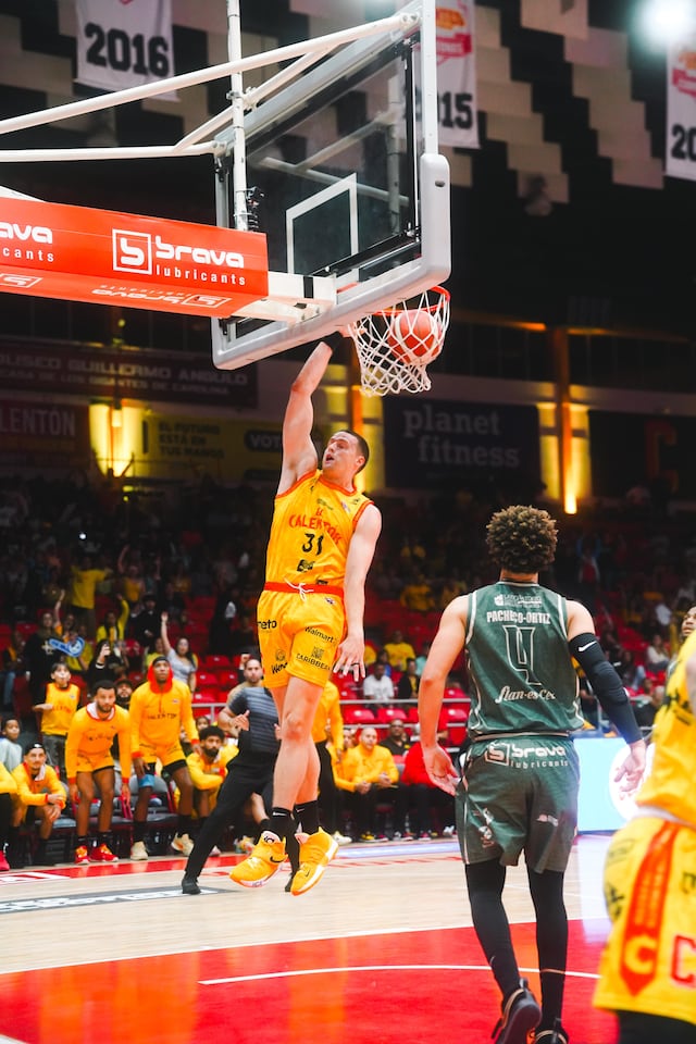 BSN: Carolina saca de cancha a los Indios