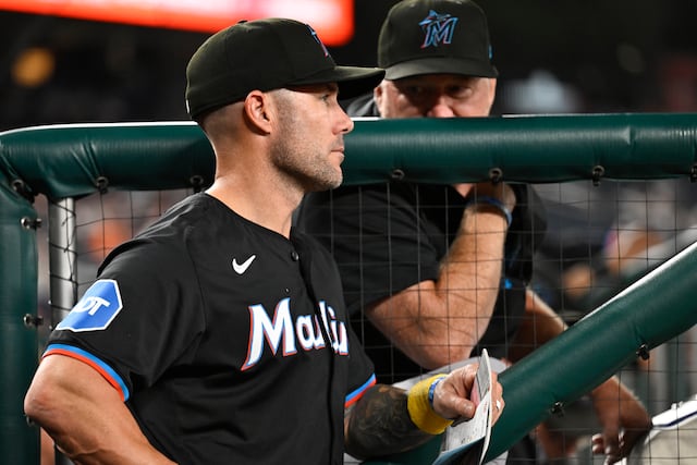 Marlins dejan ir a Skip Schumaker