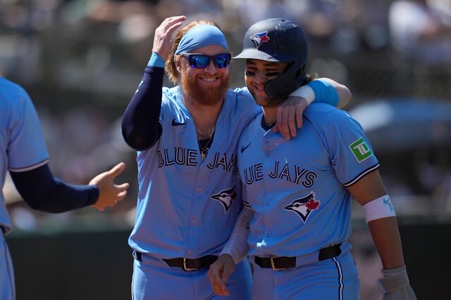 Azulejos ganan 6-4 a Atléticos