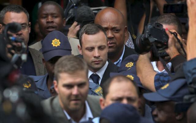 Revelan mensajes de novia de Pistorius