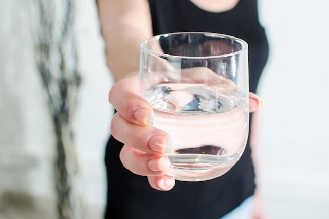 ¡Impactante! La pesadilla de una mujer alérgica al agua