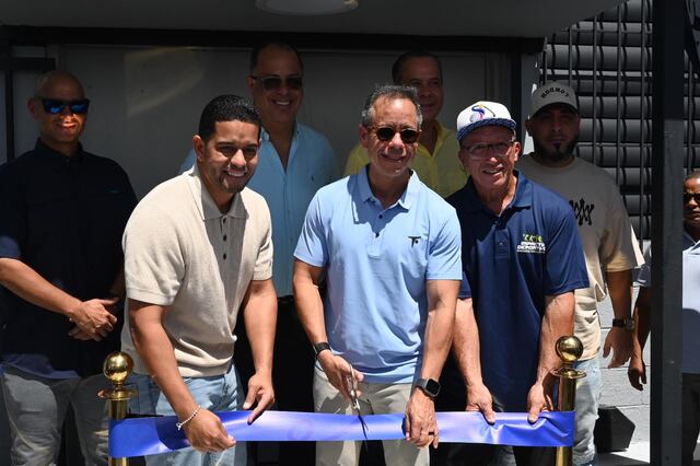 Celebran inauguración del renovado Gimnasio Caimito