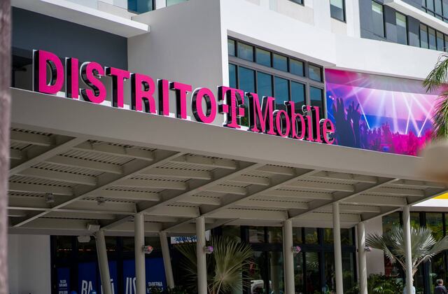 Buscan reclutar cientos de empleados para el Distrito T-Mobile