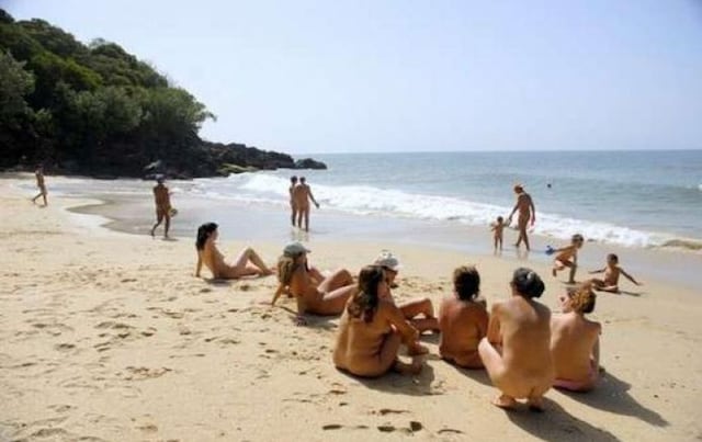 Proponen crear playa nudista en Guánica