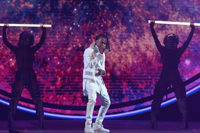 Espectacular Ozuna en casa