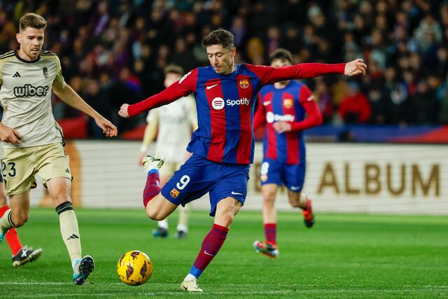 Barcelona se va abucheado tras empate 3-3 con Granada, salvados por doblete de Yamal
