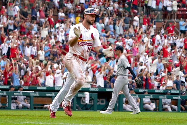 Cardenales doblegan a Yanquis y completan barrida de serie