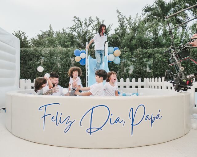 Farruko pide perdón a sus hijos en su nuevo tema “Carta de un padre”