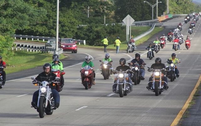 Exitosa vuelta a la Isla en motora