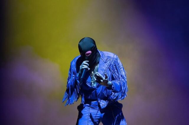 Bad Bunny sorprende a sus fans al entrar en caballo a su primer concierto de “Most Wanted Tour”
