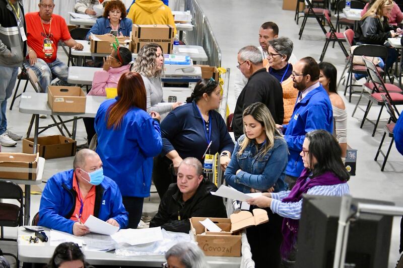 Continúa el escrutonio de las elecciones generales. Centro de Operaciones de la CEE. Hato Rey Metro PR 23 de diciembre de 2024