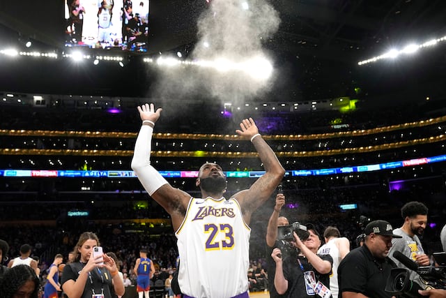 LeBron llega a los 40 mil puntos para ampliar su récord como máximo anotador en la NBA