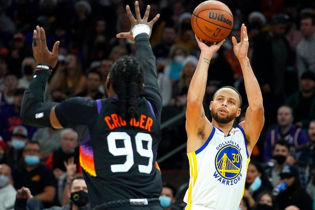 Warriors vencen a Suns y vuelven a cima de la NBA